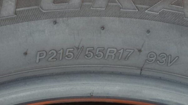 2 used tires 215/55/17 BRIDGESTONE - Image 7