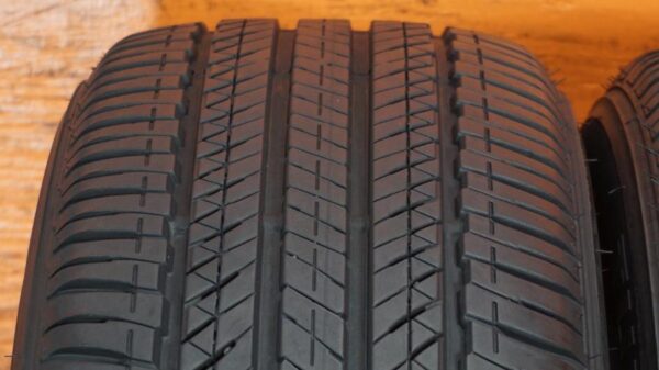 2 used tires 215/55/17 BRIDGESTONE - Image 3