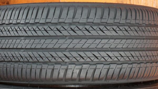 2 used tires 215/55/17 BRIDGESTONE - Image 4