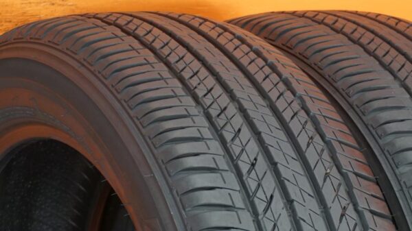 2 used tires 215/55/17 BRIDGESTONE - Image 5