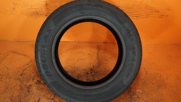 2 used tires 225/60/17 DOUGLAS - Image 6