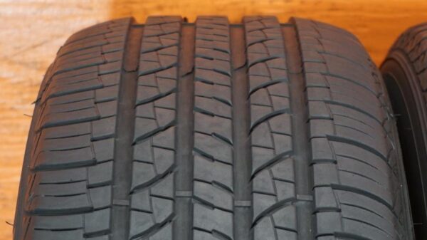 2 used tires 225/60/17 DOUGLAS - Image 3