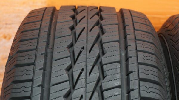 2 used tires 245/70/16 GENERAL - Image 3