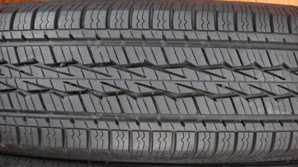 2 used tires 245/70/16 GENERAL - Image 4