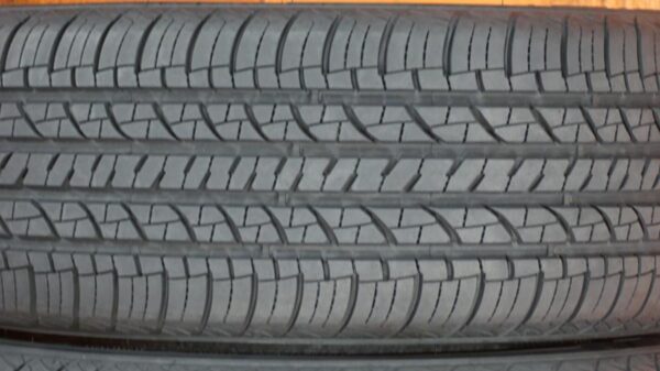 2 used tires 205/55/16 DOUGLAS - Image 4