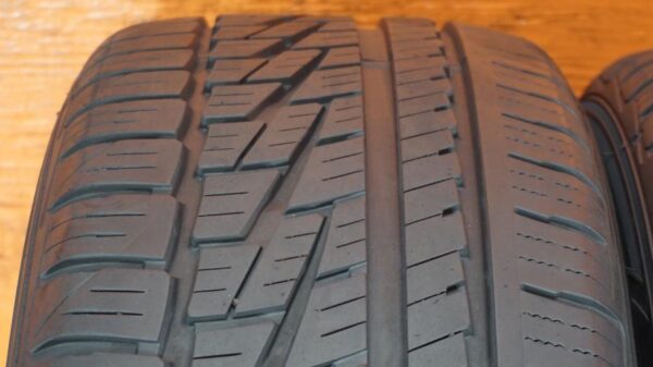 2 used tires 235/55/17 FALKEN - Image 3