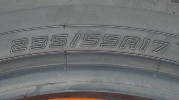 2 used tires 235/55/17 FALKEN - Image 7