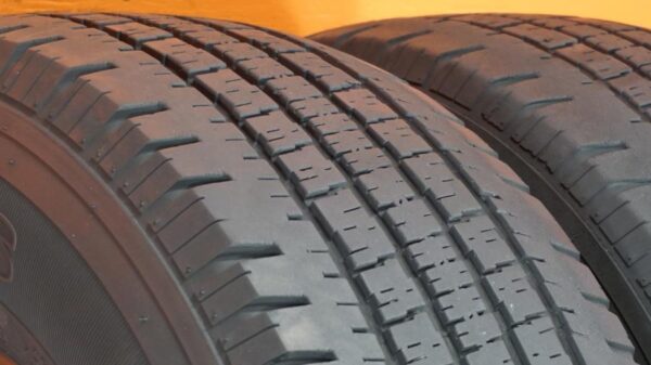 2 used tires LT 245/75/16 HANKOOK - Image 4