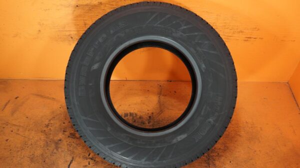 2 used tires LT 245/75/16 HANKOOK - Image 5