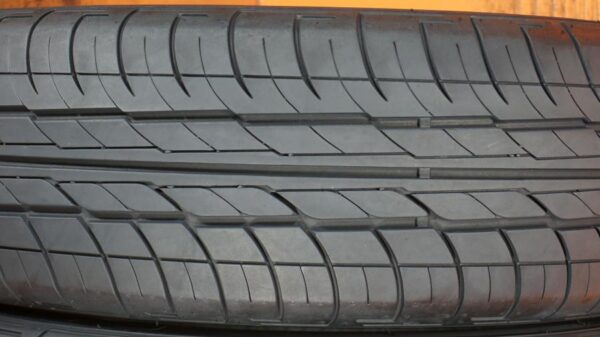 2 used tires 205/60/16 VEENTO - Image 4