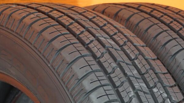 2 used tires 215/60/16 FUTURA - Image 5