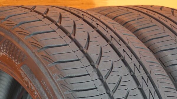 2 used tires 215/50/17 BRIDGESTONE - Image 3