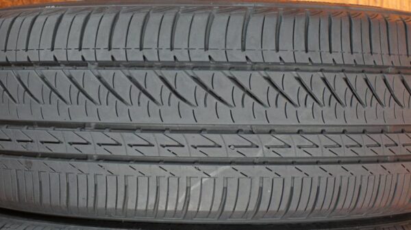 2 used tires 215/50/17 BRIDGESTONE - Image 4