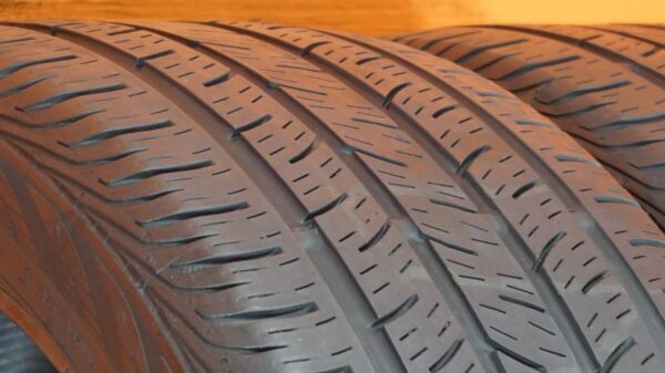 2 used tires 245/40/17 CONTINENTAL - Image 3