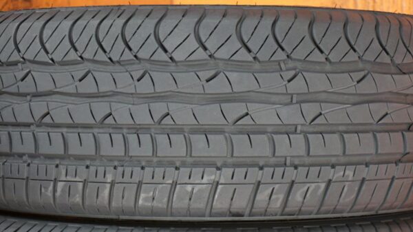 2 used tires 205/60/16 DOUGLAS - Image 4