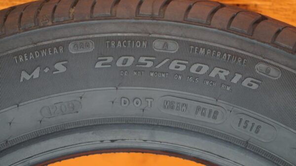 2 used tires 205/60/16 DOUGLAS - Image 7