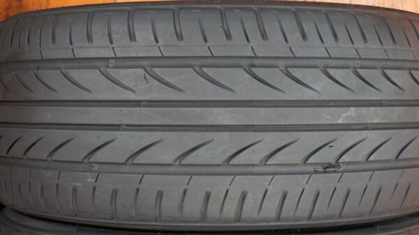 2 used tires 225/40/18 LANDSAIL - Image 4