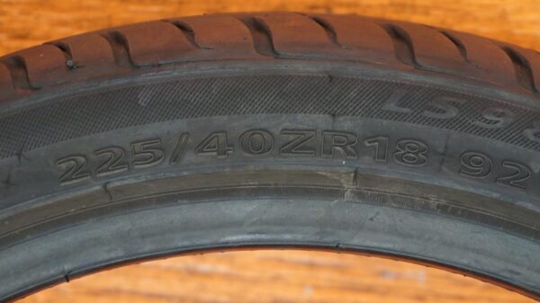 2 used tires 225/40/18 LANDSAIL - Image 7