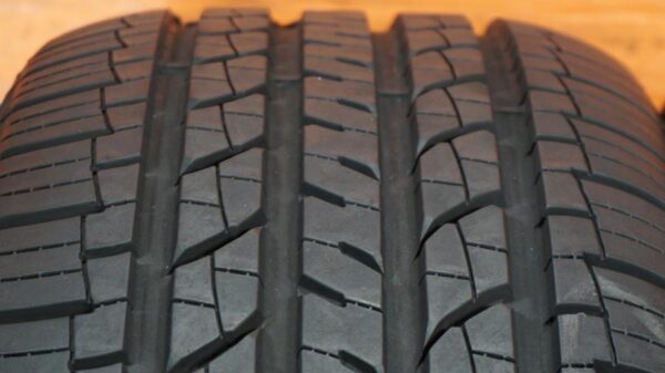 2 used tires 215/70/15 DOUGLAS - Image 5