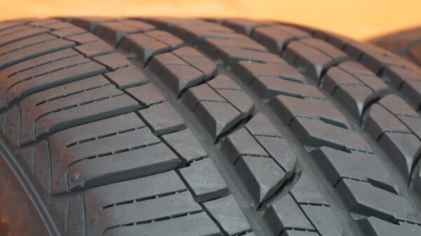 2 used tires 215/70/15 DOUGLAS - Image 3