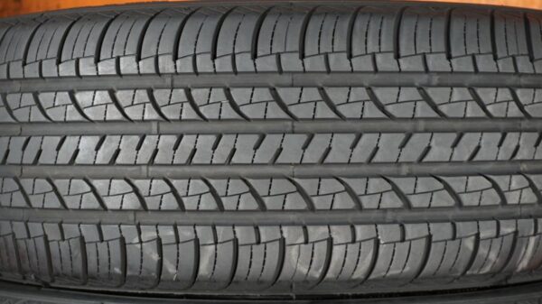 2 used tires 215/70/15 DOUGLAS - Image 4