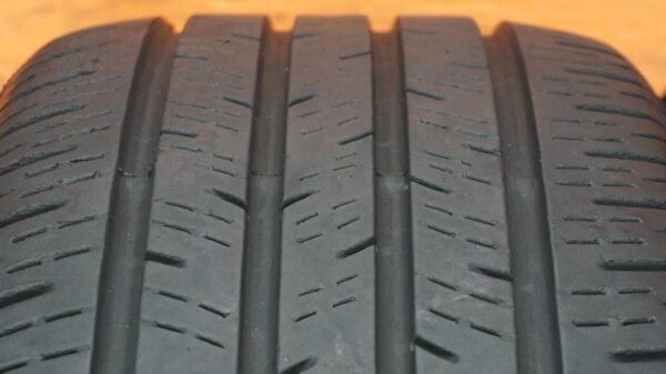 2 used tires 225/50/17 CONTINENTAL - Image 5