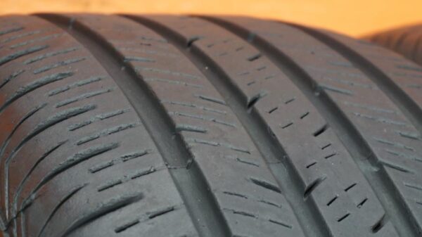 2 used tires 225/50/17 CONTINENTAL - Image 3