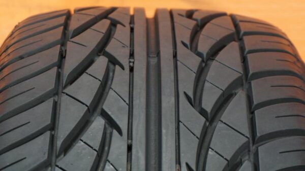 2 used tires 215/60/17 DORAL - Image 5