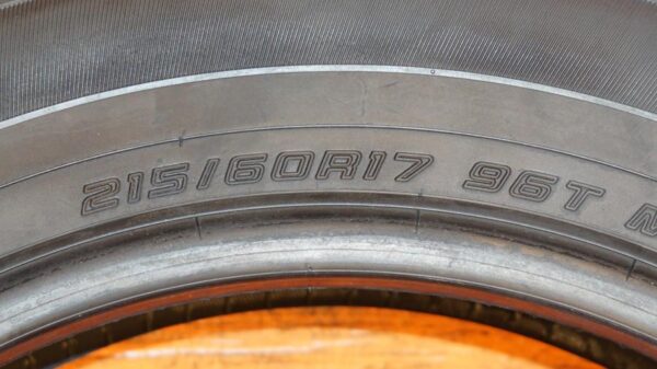 2 used tires 215/60/17 DORAL - Image 7