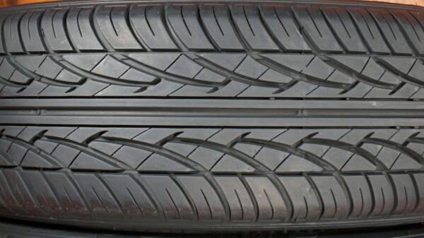 2 used tires 215/60/17 DORAL - Image 4