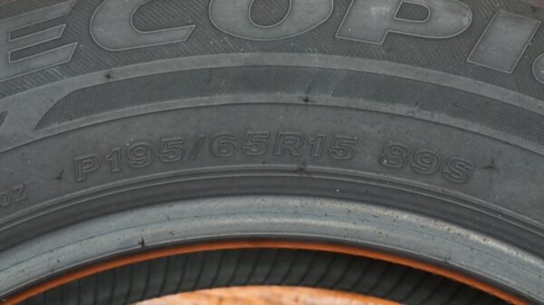 4 used tires 195/65/15 BRIDGESTONE - Image 7