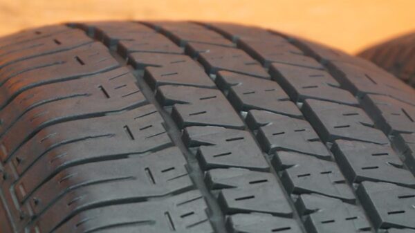 4 used tires 195/65/15 BRIDGESTONE - Image 3