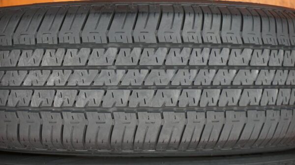 4 used tires 195/65/15 BRIDGESTONE - Image 4