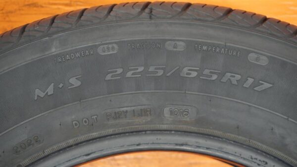 4 used tires 225/65/17 DOUGLAS - Image 7