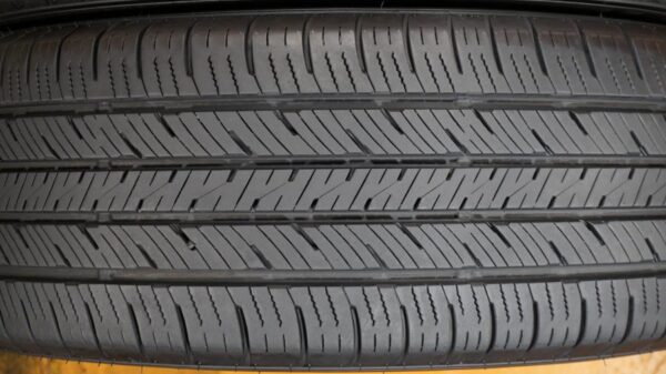 2 used tires 225/60/16 FALKEN - Image 4