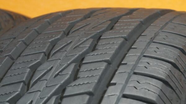 2 used tires 225/70/16 GENERAL - Image 3