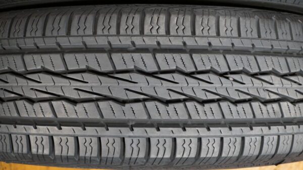 2 used tires 225/70/16 GENERAL - Image 4