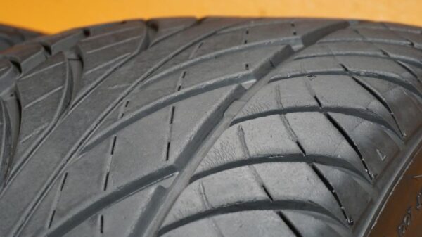 2 used tires 305/35/24 WESTLAKE - Image 3