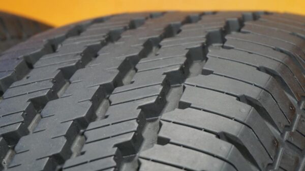 2 used tires 265/70/17 CONTINENTAL - Image 3