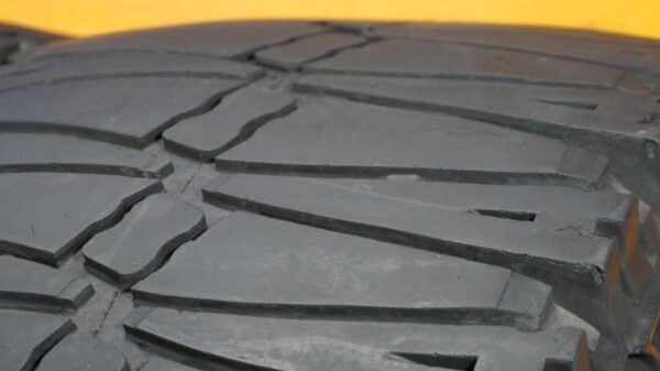 2 used tires LT 33/12.50/17 INTERCO - Image 3