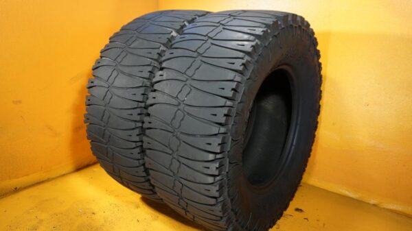 2 used tires LT 33/12.50/17 INTERCO - Image 2