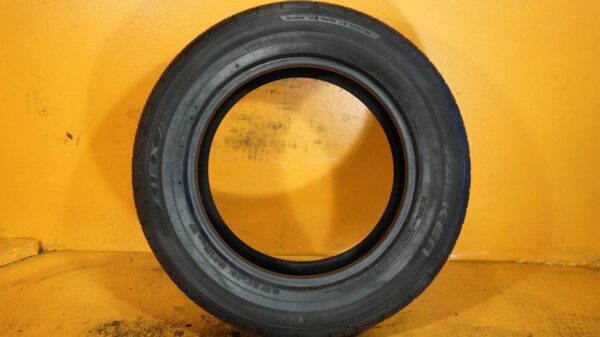 2 used tires 235/60/17 FALKEN - Image 6