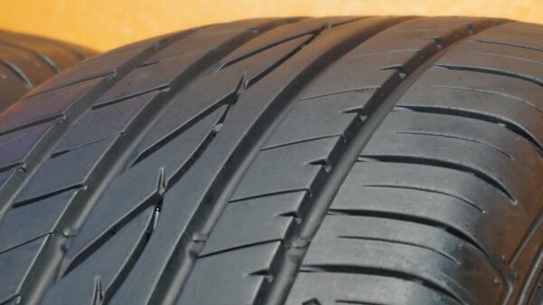 2 used tires 235/60/17 FALKEN - Image 5