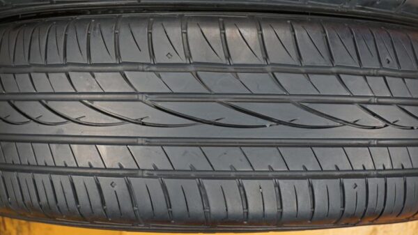 2 used tires 235/60/17 FALKEN - Image 4