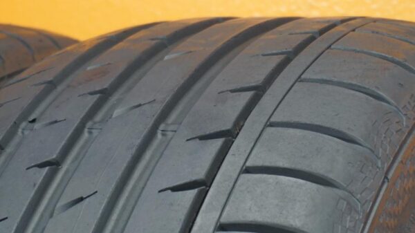 2 used tires 255/35/19 CONTINENTAL - Image 3