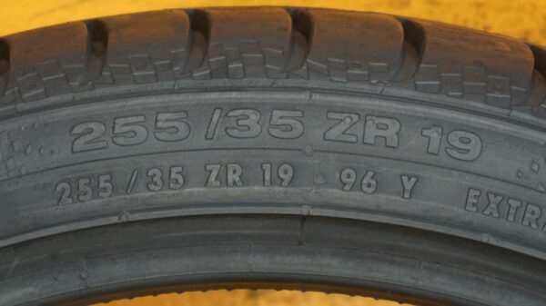 2 used tires 255/35/19 CONTINENTAL - Image 7