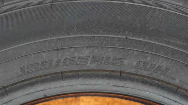 2 used tires 195/65/15 SOLAR - Image 7