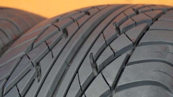 2 used tires 195/65/15 SOLAR - Image 5