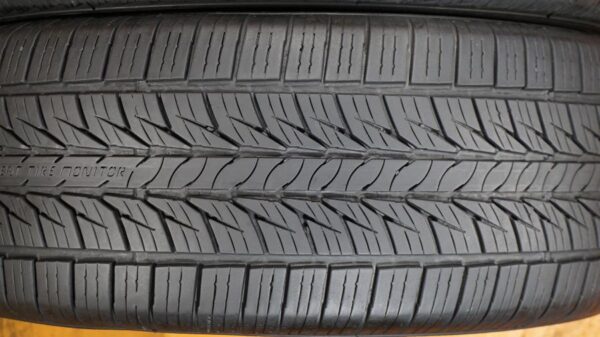 2 used tires 225/60/16 GENERAL - Image 4