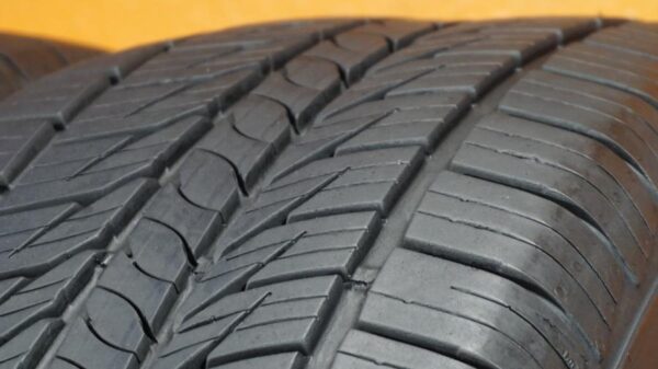 2 used tires 225/60/16 GENERAL - Image 3